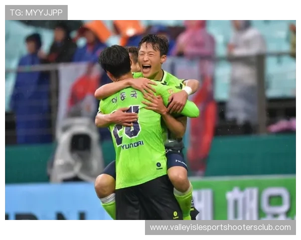 洪喆率轮换阵容力克申花 激励K联赛主力全力争夺核心位置 洪喆率轮换阵容力克申花 激励K联赛主力全力争夺核心位置