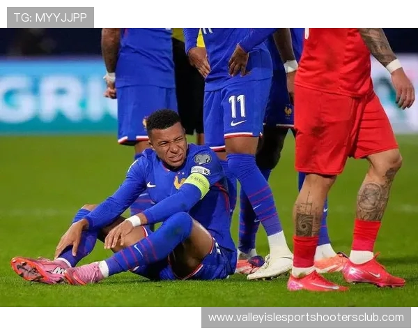 德尚谈姆巴佩受伤:足球比赛中身体接触与冲撞是常态难以避免