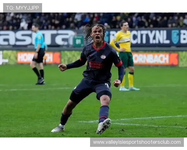 状态低迷哈维西蒙斯替补登场再遭换下表现不佳引发球队隐忧争议声 状态低迷哈维西蒙斯替补登场再遭换下表现不佳引发球队隐忧争议声