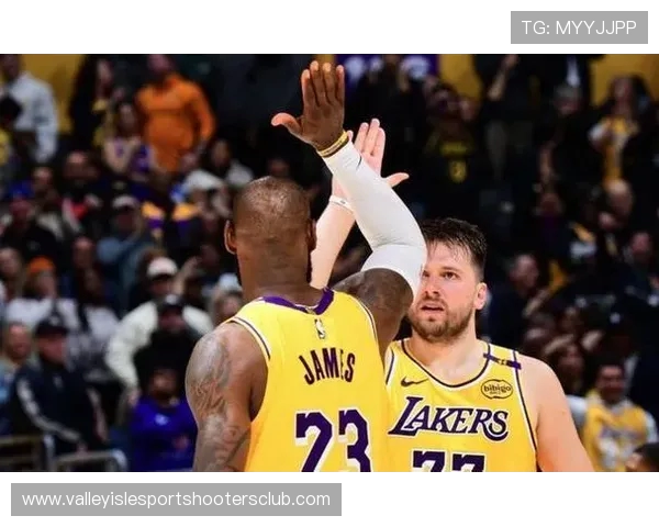 东契奇38+11詹姆斯10分 湖人负太阳7连胜被终结